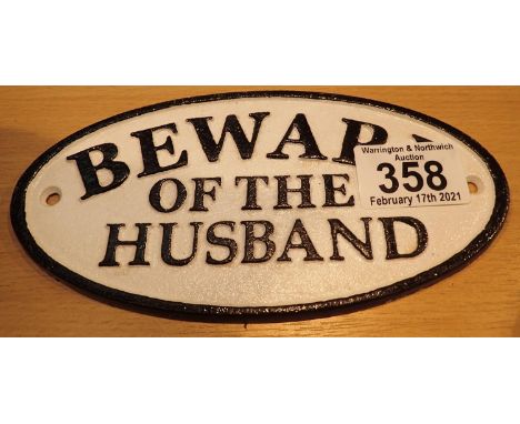 Cast iron Beware of The Husband sign, L: 17 cm. P&amp;P Group 1 (£14+VAT for the first lot and £1+VAT for subsequent lots) 