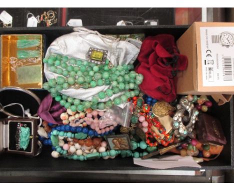 A quantity of mixed jewellery and costume jewellery to include jade, turquoise, silver, mixed hardstones, watches etc  
