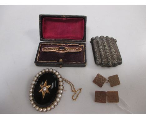 A pair of 9ct square cufflinks, a pearl set memorial brooch, an amethyst and pearl bar brooch, cased and a vesta (4)  