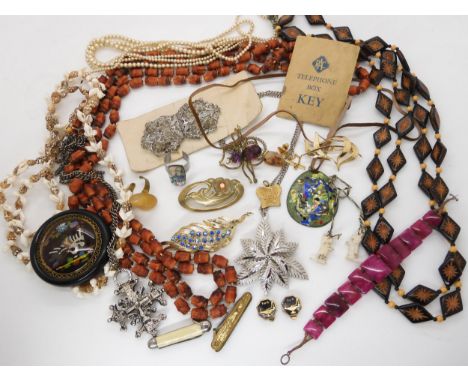 Two Toc H enamel badges (War Services Home front) a spider brooch, a large decorative Oriental button and other items Conditi