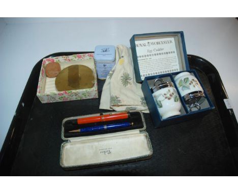 A tray lot including Parker fountain pen, compact etc&nbsp; Condition Report:Available upon request