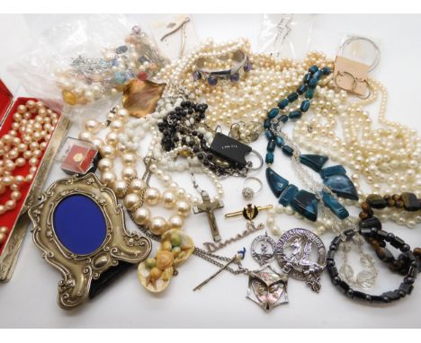 A collection of costume jewellery to include clan badges and a retro 'Exquisite' mother of pearl pendant etc Condition Report