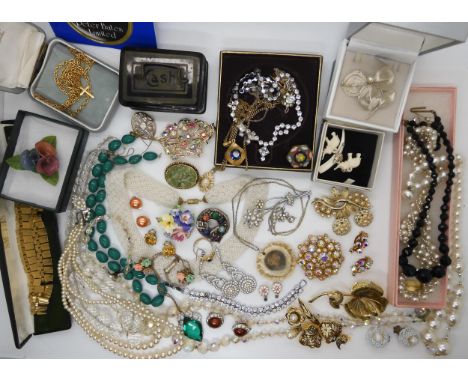 A collection of vintage costume jewellery to include items by Miracle, a silver mother of pearl brooch, good diamante etc Con