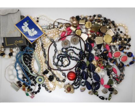 An 'as new' boxed Stratton notebook and pencil, mother of pearl beads, statement beads etc Condition Report:Not available for