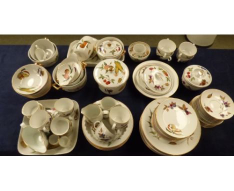 Qty of Royal Worcester Evesham pattern tablewares