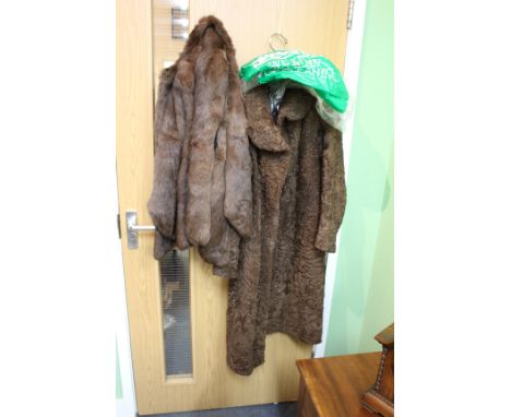 A VINTAGE LAMBSWOOL COAT an a mink fur stole 