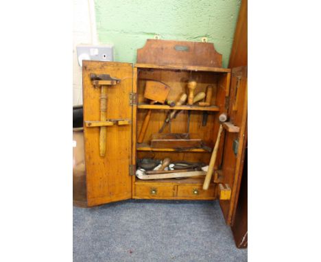 A WM. MARPLES & SONS LIMITED HIBERNIA WORKS SHEFFIELD ENGLAND OAK WALL MOUNTED TOOL CHEST with various tools, 65cm in height