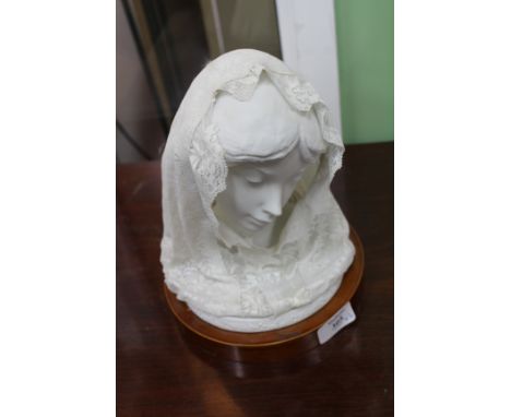 A LLADRO PORCELAIN BUST number 1539, 'Cabeza Con Mantilla', 19cm in height together with an art deco style lamp in the form o