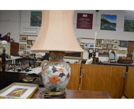 An oriental style floral decorated table lamp and shade