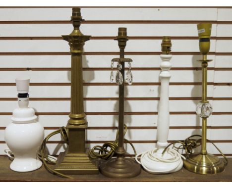 Quantity of lamps and other items to include a brass table lamp in Corinthian column form, a pair of wrought iron-style table