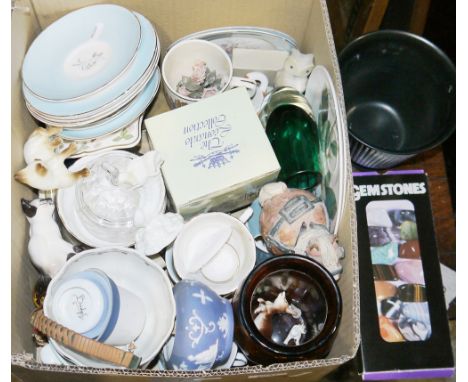 Box gemstone reference set&nbsp;from Robinsons, a Wedgwood black ribbed flower vase&nbsp;and a smaller example, a Poole potte