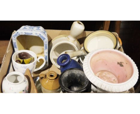 Assorted ceramics to include a Royal Worcester 1790 Avon Scenes Allissy soup cup and saucer, a Wedgwood blue jasperware kidne