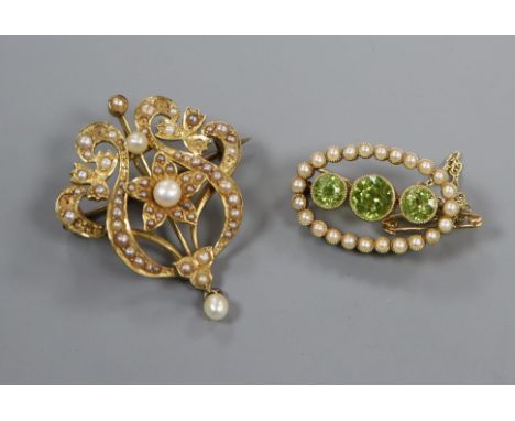An Edwardian 15ct and seed pearl set pendant brooch and a similar 15ct peridot and seed pearl brooch.