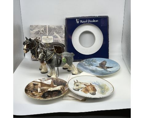 2x Melba ware Clydsdale horse ornaments, and a collection of wall plates