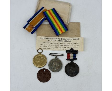 A mixed lot of WW1 medals