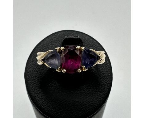A 9ct yellow gold Tanzanite &amp; garnet dress ring, 2.5 grams approx, size O, very nice condition
