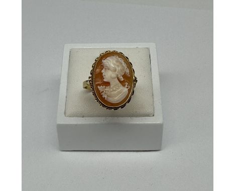 A 9ct yellow gold cameo ring, 3.6 grams in weight approx,