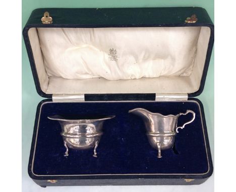 A cased silver cream jug and sucrier. Birmingham 1919. Together with a pair of silver sauce boats. Sheffield 1979. Retailers 