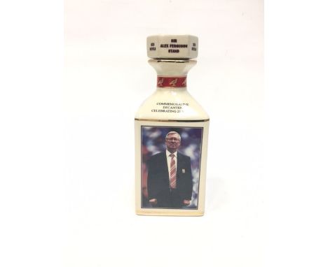 SIR ALEX FERGUSON POINTERS CERAMIC DECANTER
Blended Scotch Whisky.
Bottled to celebrate 25 years of Sir Alex Ferguson as mana