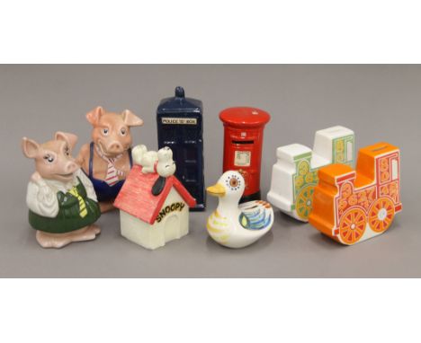 A quantity of various money boxes, including Carltonware and Wade. The largest 20 cm high.
