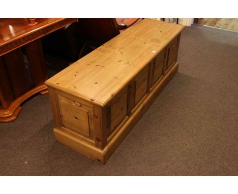 Pine four panel front trunk