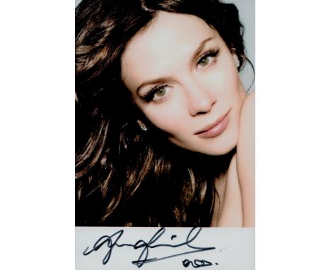 Anna Friel signed colour photo 6x4 Inch. Is an English actress. She first achieved fame with her portrayal of Beth Jordache i