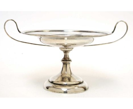 An Edwardian silver tazza, by William Aitken, Birmingham 1905, the circular bowl engraved 'Felda First Prize 1940', with whip