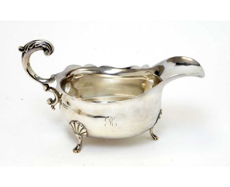 An Edwardian silver sauce boat, by The Alexander Clark Manufacturing Co, London 1907, with shaped rim, acanthus capped scroll