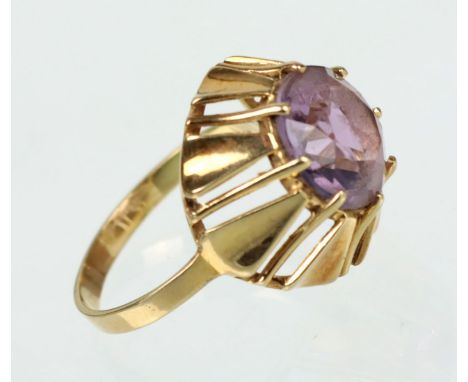   Amethyst Ring - GG 585   punziert Gelbgold 585 (14 Karat) sowie Zwickauer Edelschmiede, ca. 4 Gramm, erhöhter mit geschrägt
