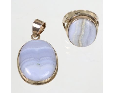   Calzedon Anhänger und Ring   beide punziert Silber 925, Gewicht ca. 17,7 Gramm, Anhänger sowie Ring mit glatter Zarge und S