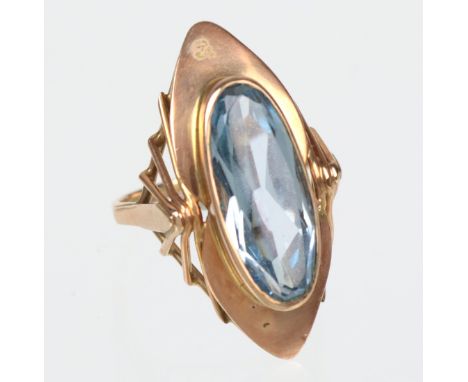   Art Deko Ring mit Besatz - GG 333   punziert Gelbgold 333 (8 Karat), ca. 4,7 Gramm, lanzettlicher, quer zur Ringschiene ges