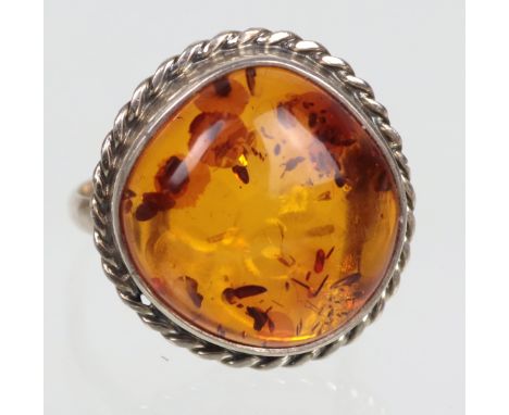   Bernstein Ring   ausländisch dreifach punziert Silber 925, Gdansk nach 1963 sowie Meistermarke, Gewicht ca. 8,4 Gramm, Ring