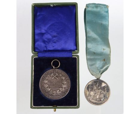   2 Silber Medaillen 1766 und 1903   dabei Freimaurer Silbermedaille 1766 (geprägt 1774) 25-jähriges Bestehen der Loge Minerv