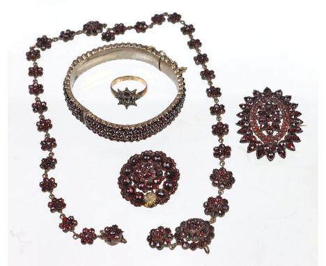   Posten antiker Granat Schmuck   dabei Brosch-/Anhänger in Ovalform, dreistufig komplett mit böhmischen Granaten im Rosen- u