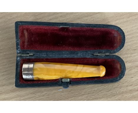 Collectables. Vintage Cigarette Holder. Hallmarked. Comes with original felt lined box. Good condition. All autographs are ge