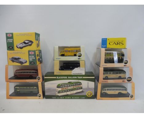 A quantity of Oxford die-cast buses in 1/76 scale. 