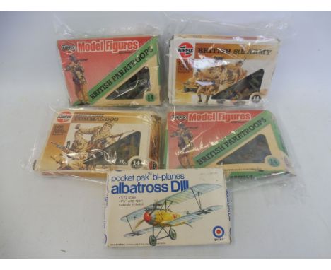Airfix 1/32 scale boxed soldiers inc. British 8th Army, British Commandos and others. 