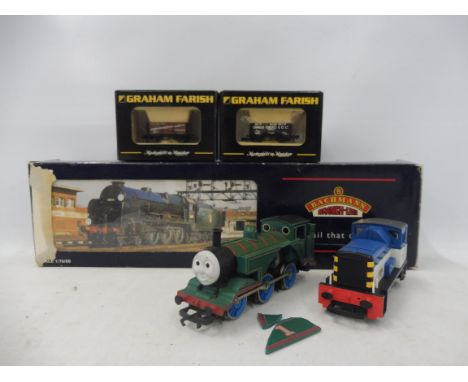 A boxed Bachmann Lord St Vincent Southern Green locomotive plus two boxed Graham Farrish wagons and two unboxed locomotives.