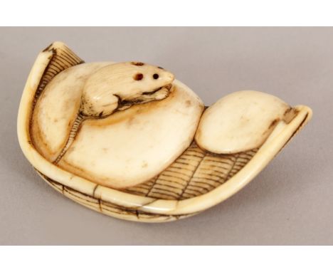 A 19TH CENTURY JAPANESE EDO/MEIJI PERIOD IVORY NETSUKE OF A RAT ON A CURVED REED MAT, 2.1in wide.