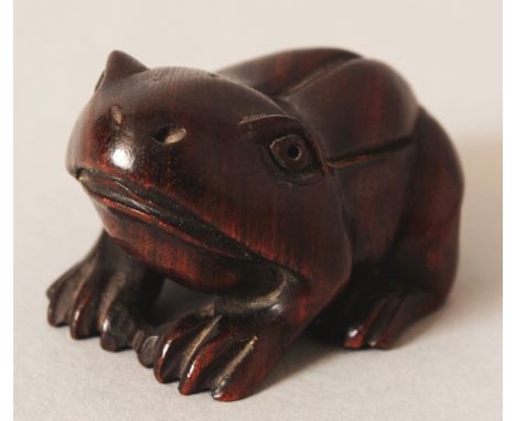 A JAPANESE CARVED WOOD NETSUKE OF A FROG, 1.75in long & 1in high.