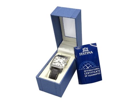 Herren Armbanduhr der Marke "Festina", F16136, in Schachtel, Quartzwerk, Uhr läuft, Gehäuse 32  x 34 mm, Tragespuren