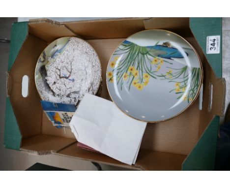 A mixed collection of ceramic items to include Franklin Mint, first issue plates decorated with birds.