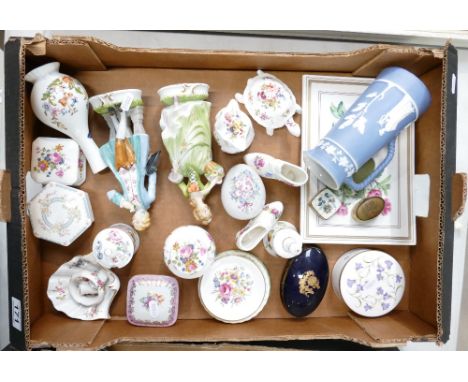 A mixed collection ceramic items to include Spode Campanula patterned trinket box, similar Hammersley, Stuart, Limoges items 