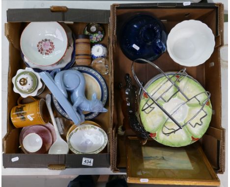 A mixed collection of ceramic items to include A.Machin stylised novelty cat, Oriental bowls, damaged Beswick cantering shire