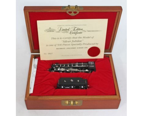 Bachmann 00 gauge limited edition Silver Jubilee engine and locomotive, with wooden case. 