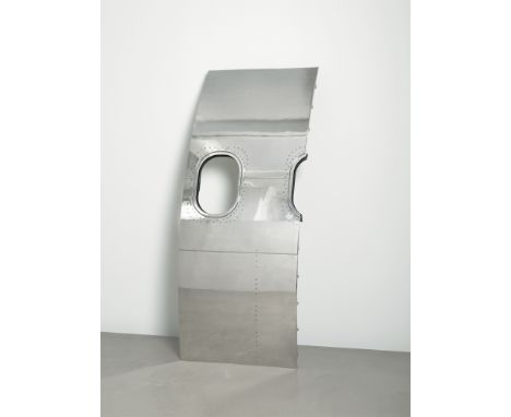 (See English version below)Michail Pirgelis (Essen 1976 – lebt in Köln). Alma3. 2013Aluminium, Titan, Gummi.  165 × 66 × 25&n