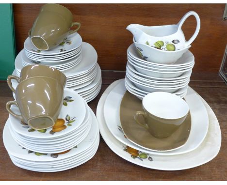 Midwinter Stylecraft Fashion Shape tea and dinnerware, some a/f 
