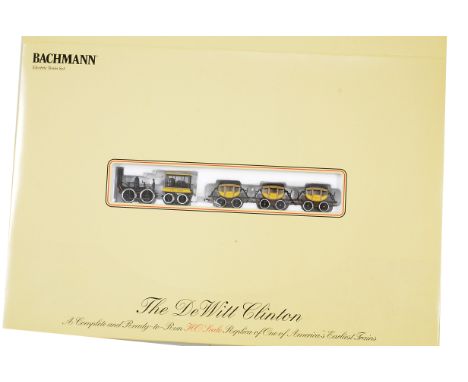 A Bachmann H0 Gauge ‘De Witt Clinton’ Train Set, ref no 00641, including the locomotive, tender and three coaches, oval of ‘E