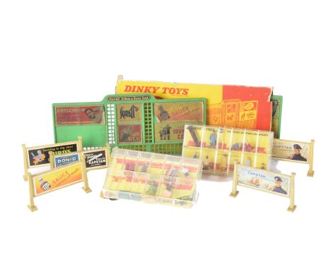 Hornby-Dublo Dinky Toys 00 Gauge Plastic and Metal Figures and Station Hoardings, Plastic, 052 Railway Station Passengers and