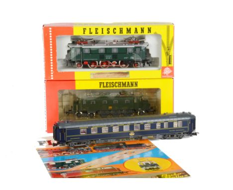 Various Makers H0 Gauge, Fleischmann - electric locomotives - Swiss Ae 3/6 - 110 and DB 132 101-7 and Rivarossi - CIWL coachi